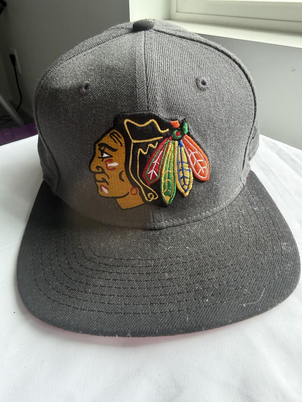 Chicago Blackhawks Hat Cap Snap Back Mens One Size Gray NHL Hockey New Era
